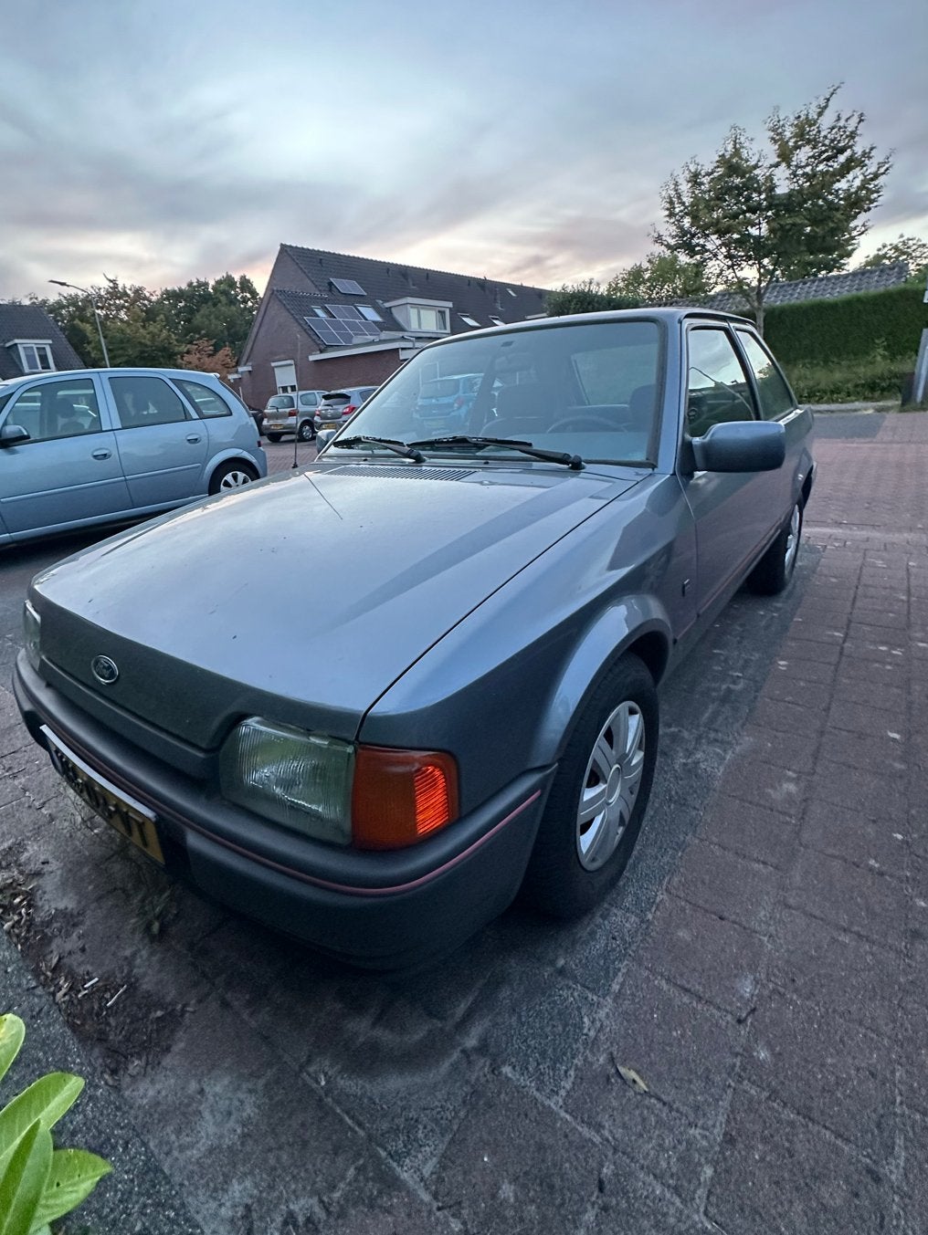 Ford Escort een tijdcapsule met filmverleden, Voorwielaandrijving, Escort, 4 cilinders, Zilver of Grijs