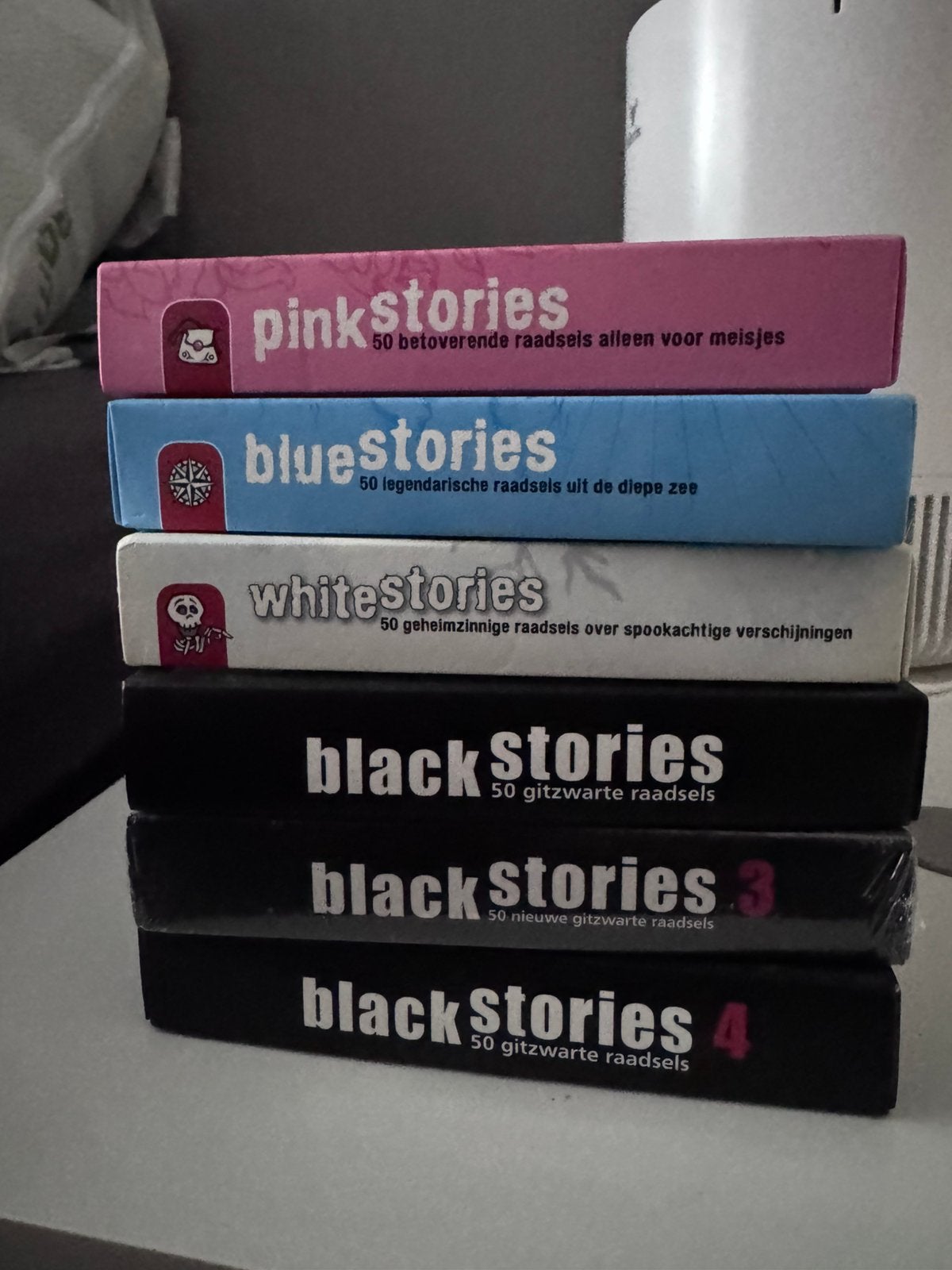 Black stories deel 2 ,3,4 white blue pink stories, Ophalen of Verzenden, Zo goed als nieuw, Jongen of Meisje