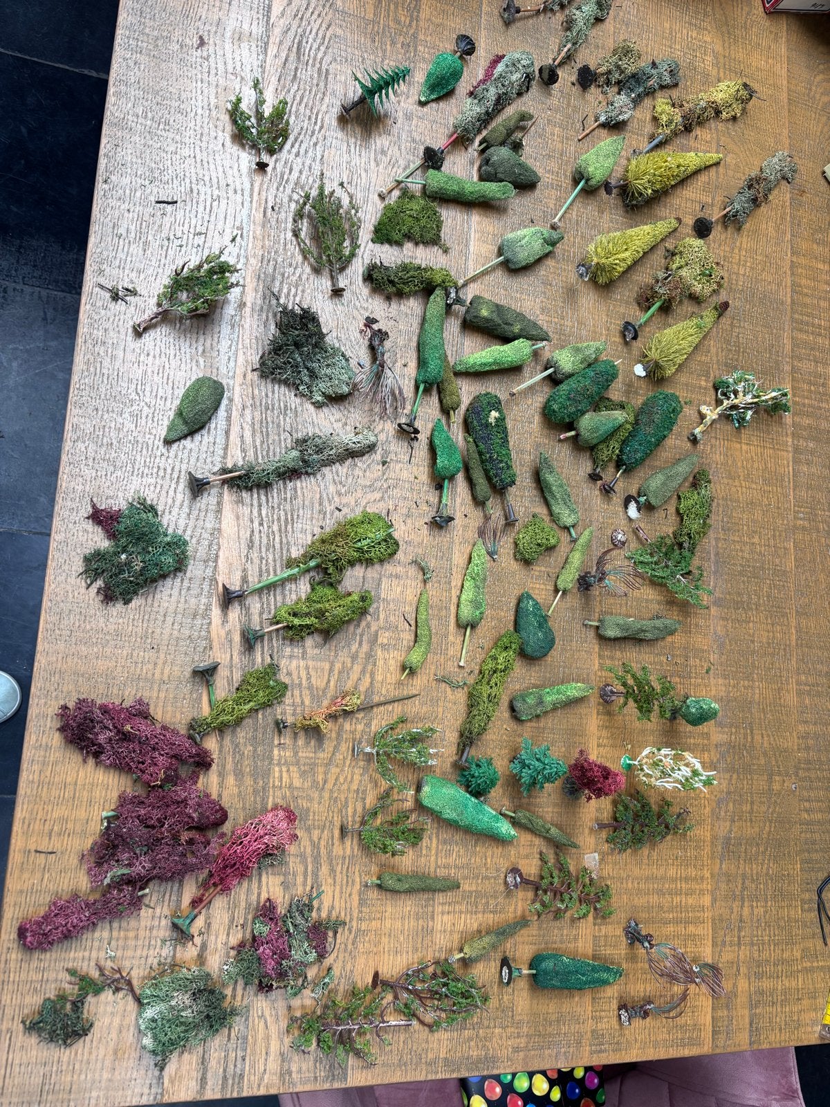 Partij H0 modelspoor bomen, struiken en groen – ca. 75 stuks, Gebruikt, Meerkleurig, Natuurlijk materiaal, Overige merken