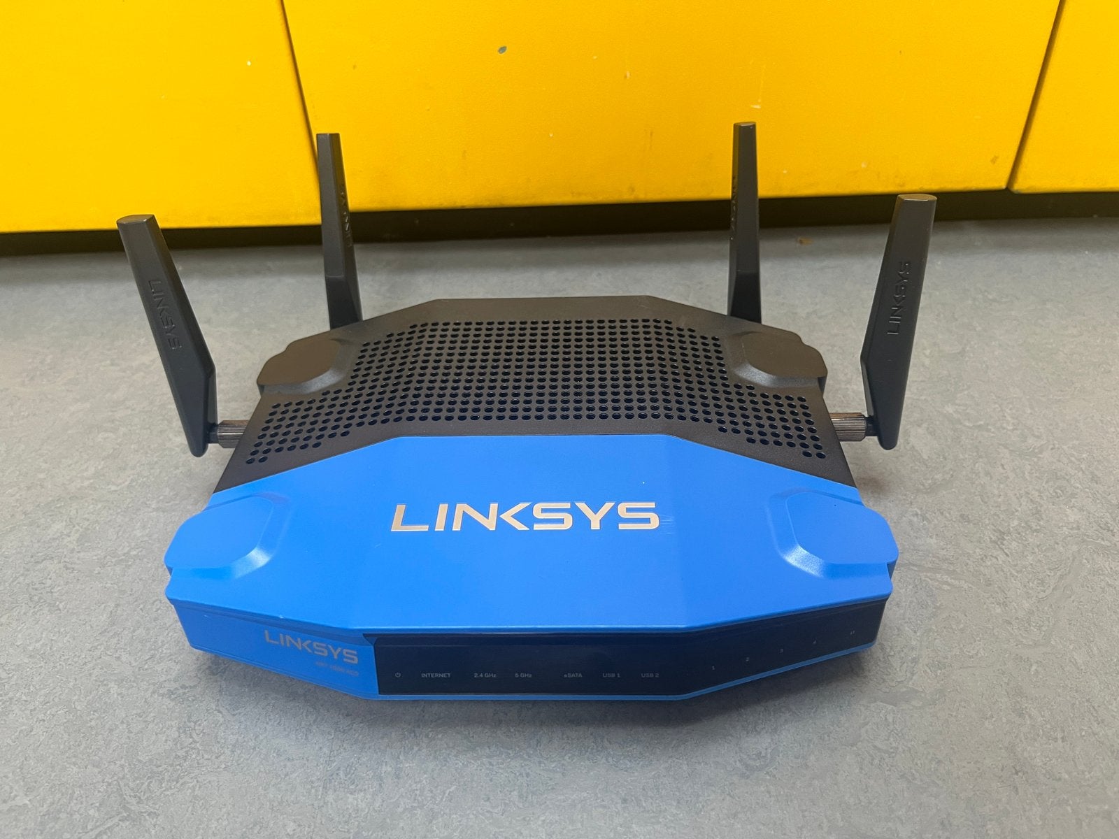 linksys wrt1900acs v2 router, Computers en Software, Routers en Modems, Ophalen of Verzenden, Zo goed als nieuw