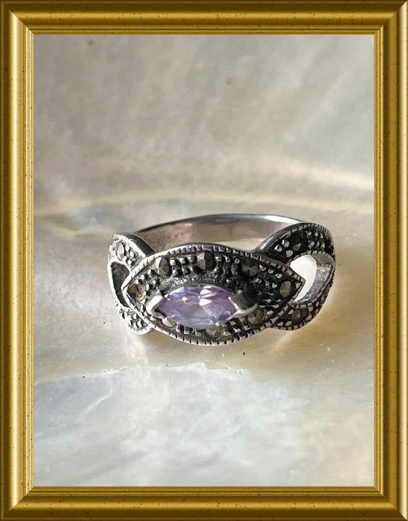 Oude zilveren ring: paars met markasietjes, Ophalen of Verzenden, Zilver, Ring, Met edelsteen
