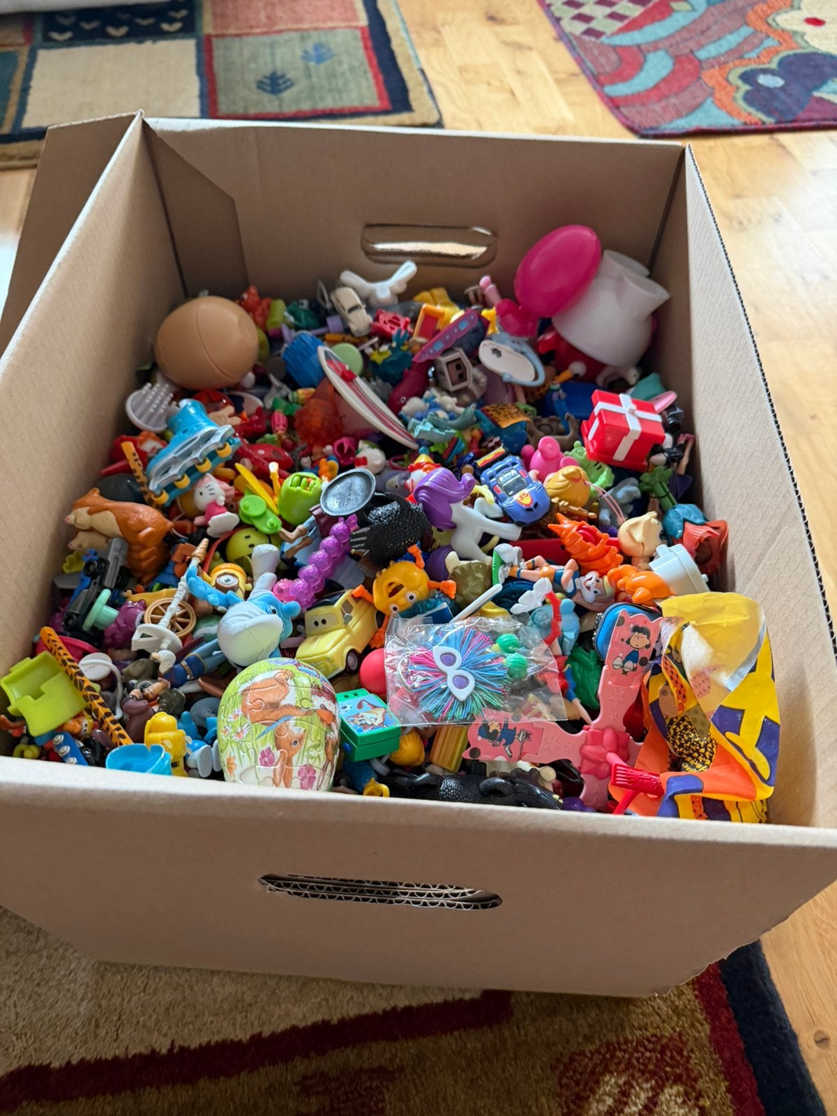 Egg Kinder surprise figuren, Ophalen, Zo goed als nieuw
