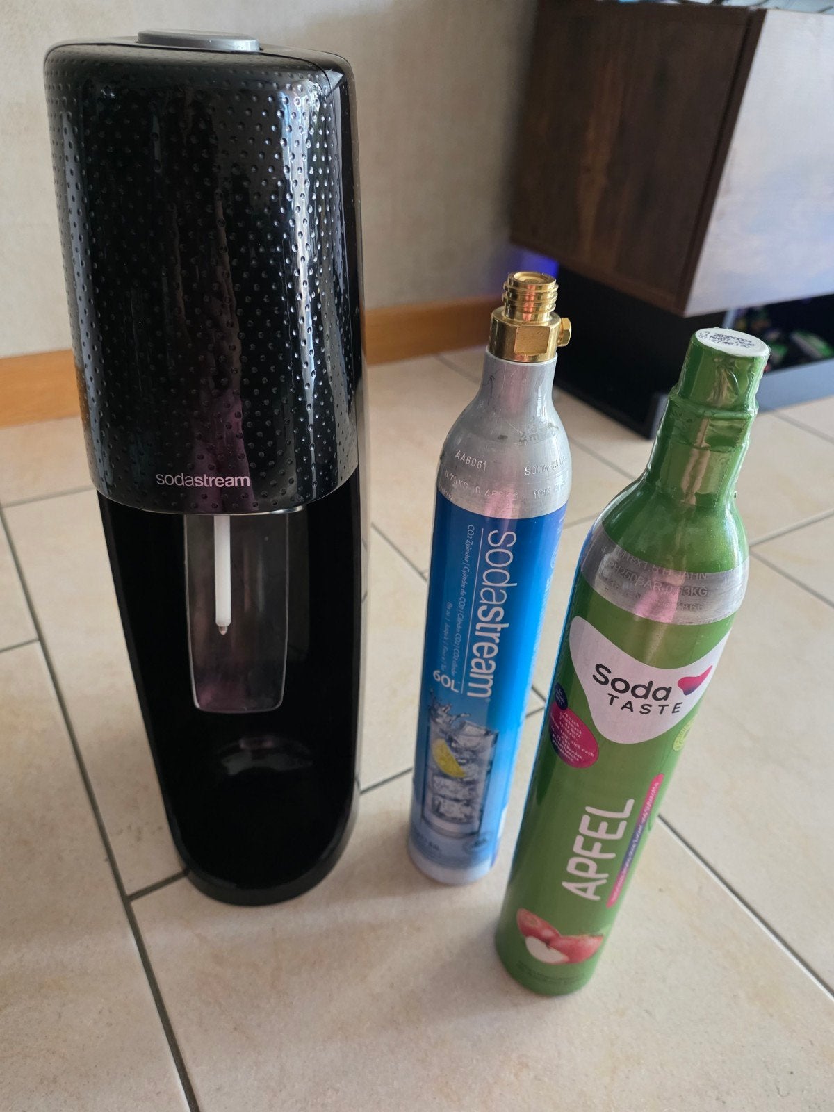 Sodastream met 2 CO2 cilinders, Ophalen of Verzenden, Zo goed als nieuw
