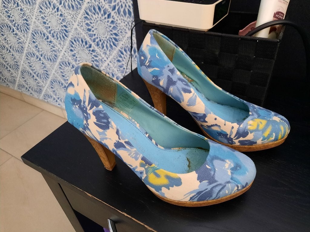 gebloemde pumps, Kleding | Dames, Pumps, Blauw, Ophalen of Verzenden, Trend One