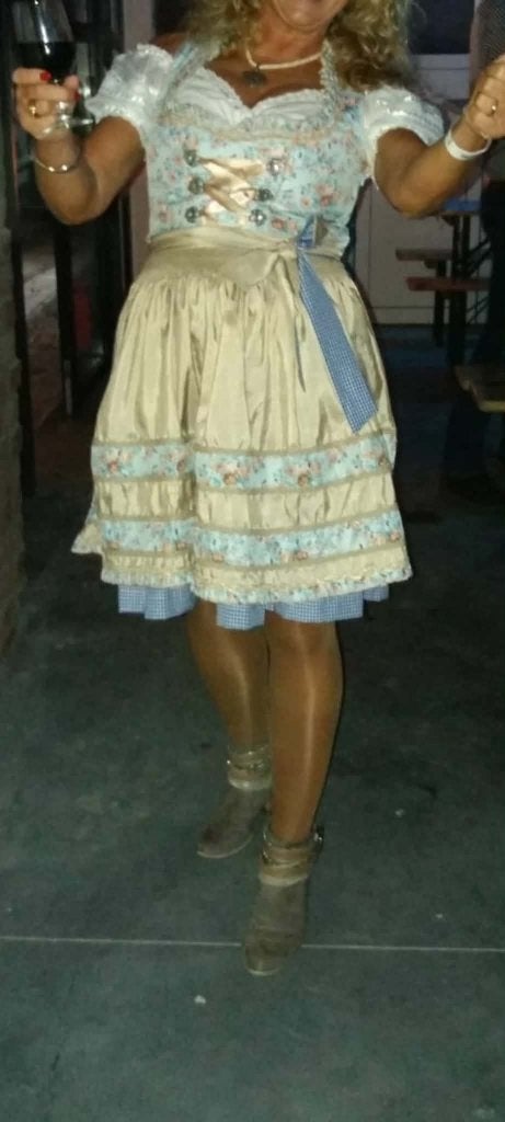 Complete Dirndl in nieuwstaat, mt 40/42 van Krachte Roermond, Ophalen, Krachten Roermond, Carnaval, Maat 42/44 (L)