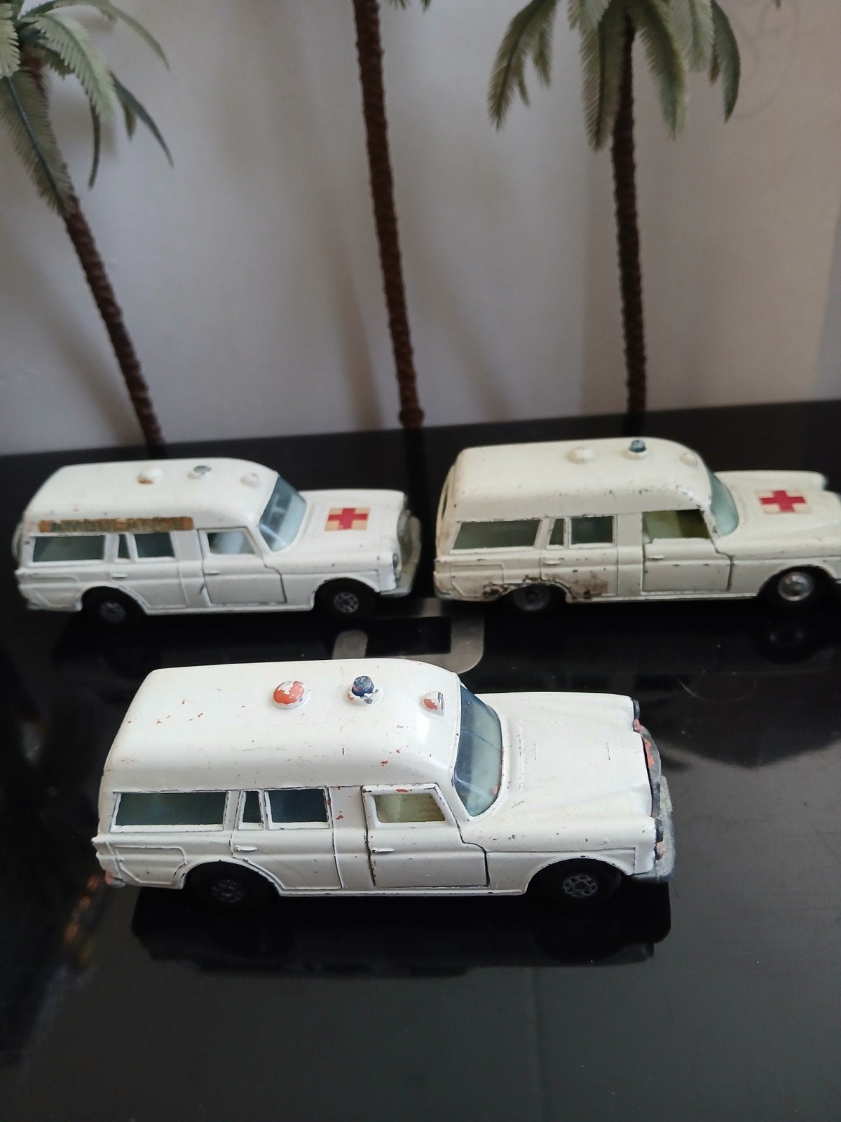 Verschillende Binz ambulance.  Matchbox,  vanaf €2.50, Ophalen of Verzenden, Gebruikt, Bus of Vrachtwagen