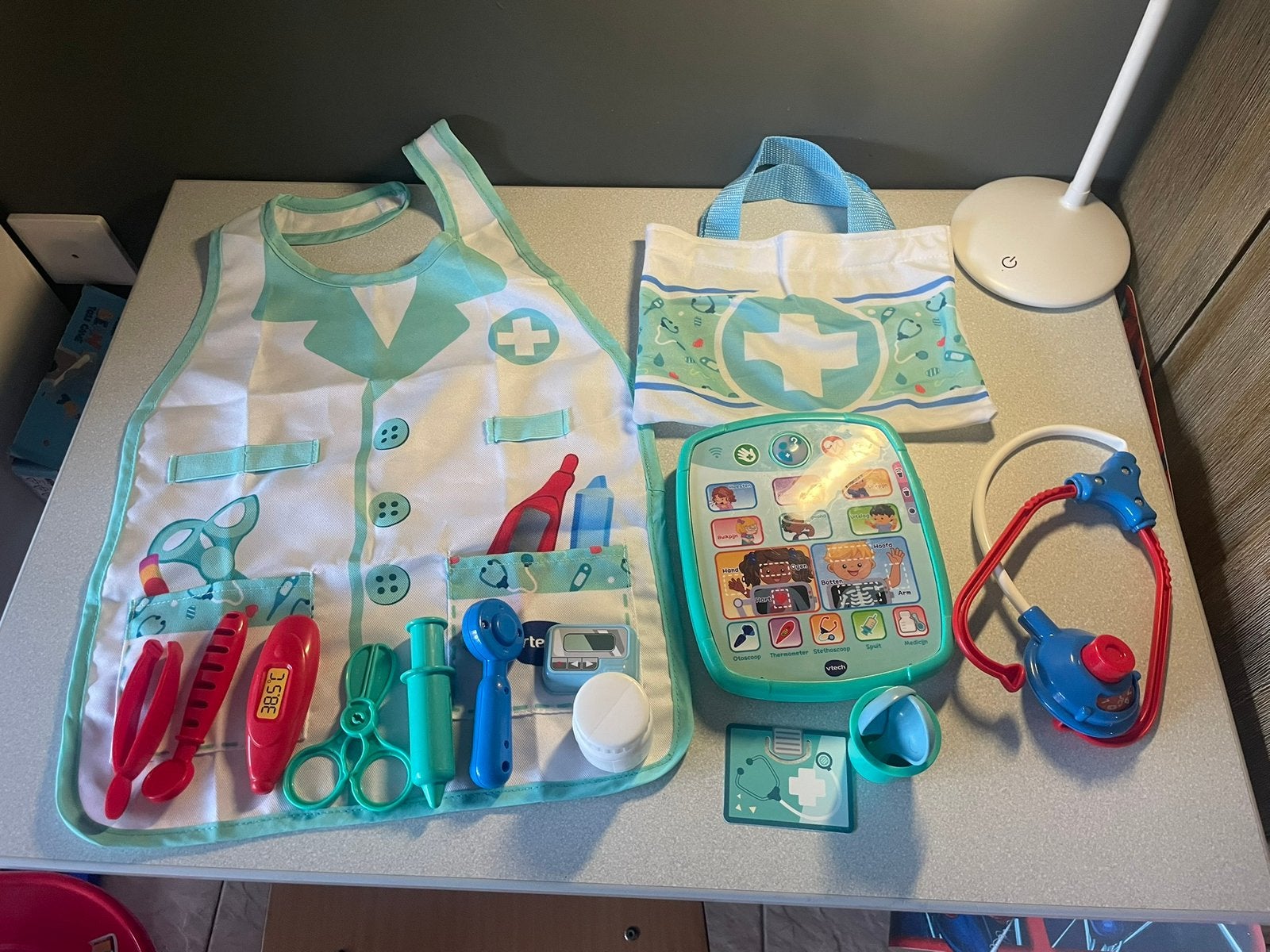 Vtech verzorg en leer doktersset, Ophalen, Zo goed als nieuw