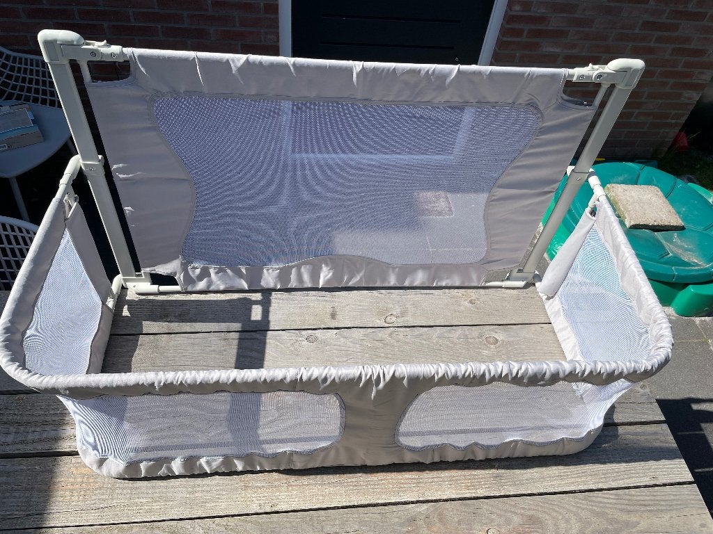 Camping bedje voor in de caravan, Ophalen, Zo goed als nieuw