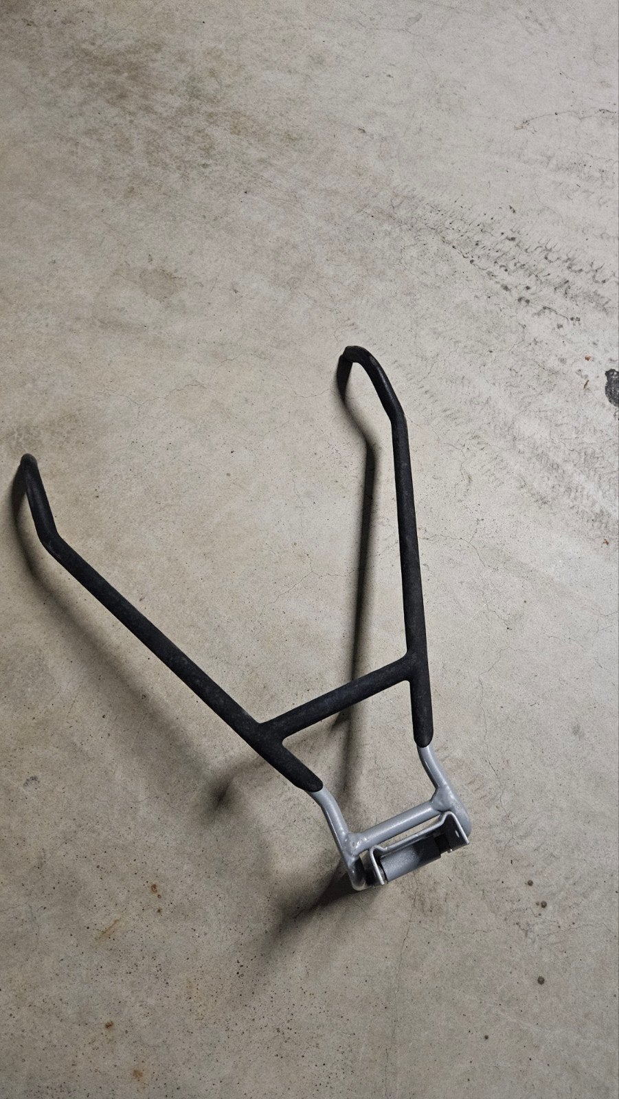 Stevige muurbeugel voor tuingereedschap of fiets, Ophalen, Gebruikt, Minder dan 70 cm