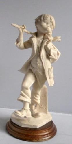 Beeld # jongen met rugzak ca. 26 cm., Ophalen of Verzenden, Zo goed als nieuw, Mens