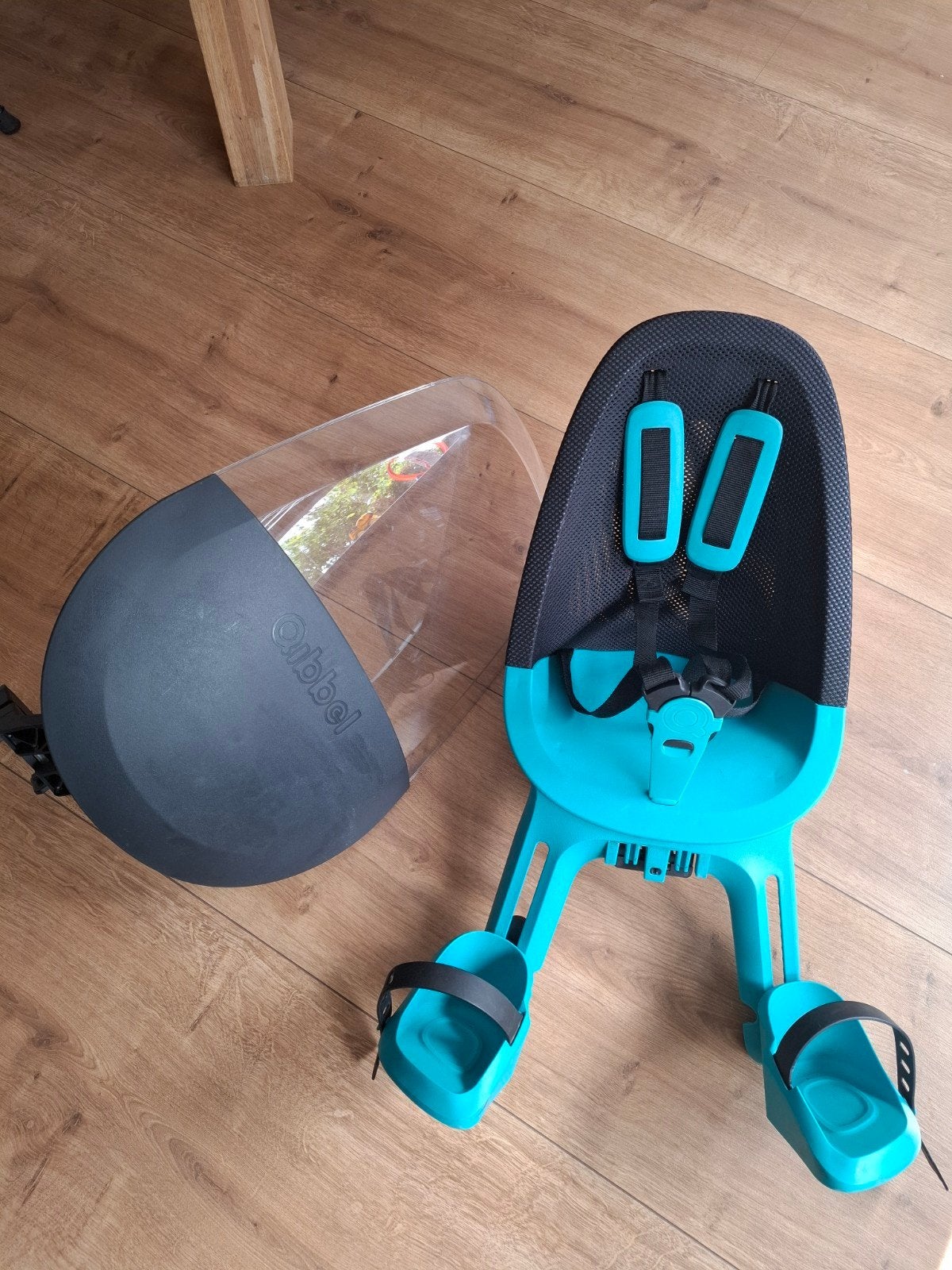 Qibbel Air fietsstoeltje voor met windscherm, Ophalen, Voetsteuntjes, Voorzitje, Zo goed als nieuw