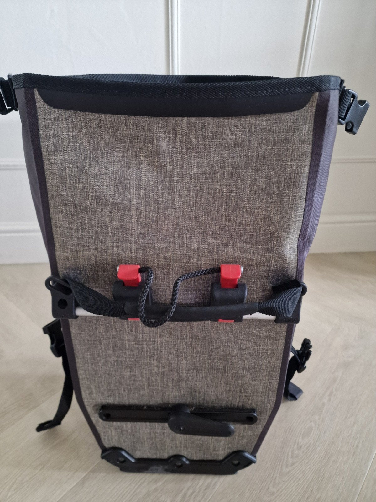 Agu tech enkele fietstas shelter large Grijs, Fietsen en Brommers, Fietsaccessoires | Fietstassen, Ophalen of Verzenden, Nieuw