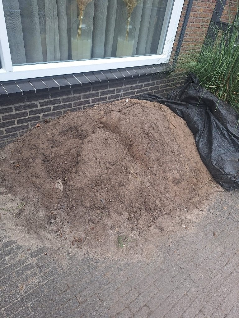 Gratis af te halen: Tuinaarde / zwarte grond (ca. 0.75-1m3), Tuin en Terras, Aarde en Mest, Ophalen, Tuinaarde
