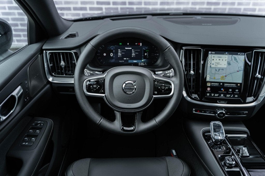 Volvo V60 T6 Plug-in hybrid AWD Ultra Dark | Google | Long R, Auto's, Volvo, Automaat, 12 maanden, Stof, Euro 6