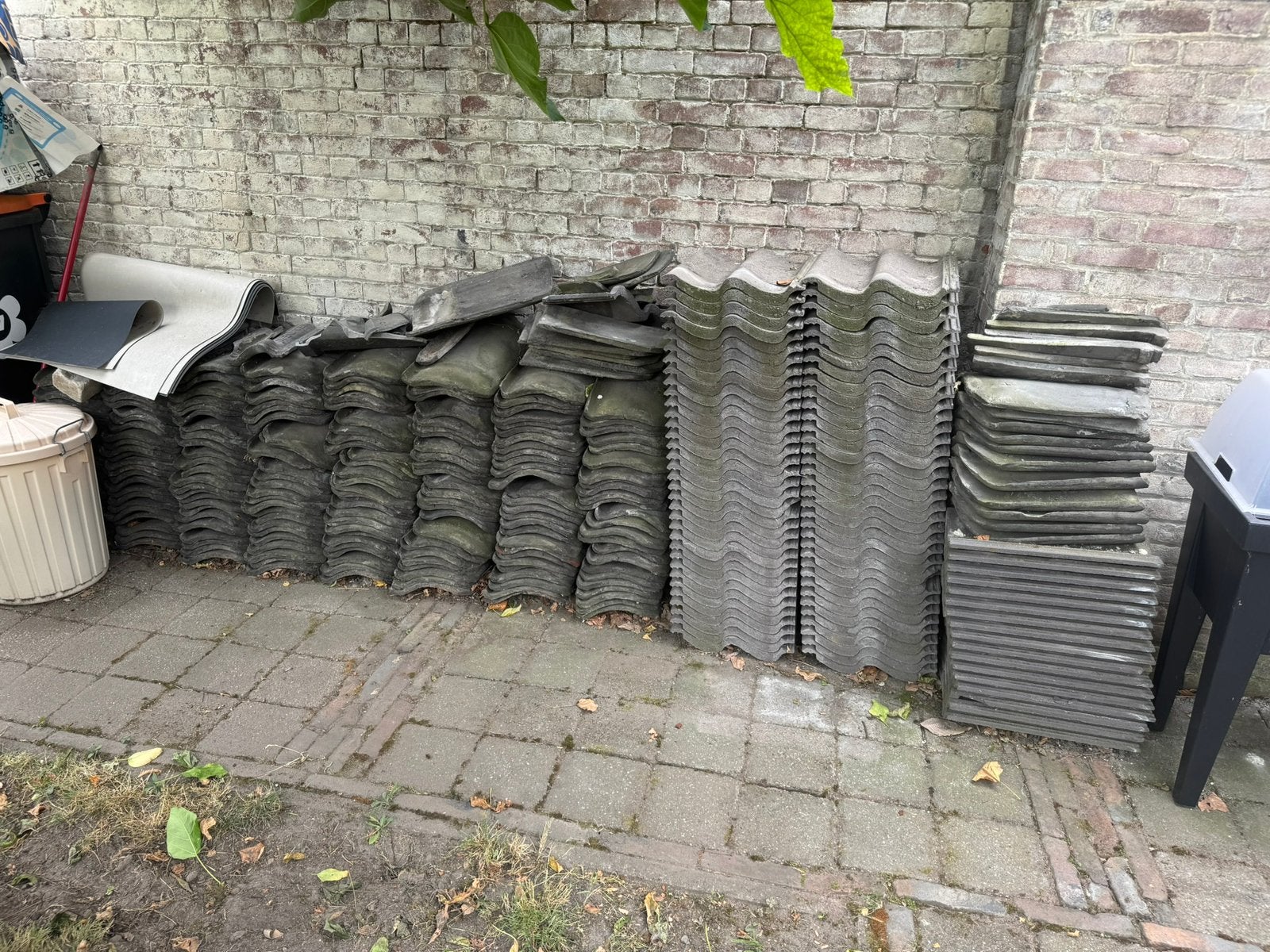 Gratis dakpannen en sneldekkers, Doe-het-zelf en Verbouw, Dakpannen en Dakbedekking, Ophalen, Gebruikt, Steen of Klei, 15 m² of meer