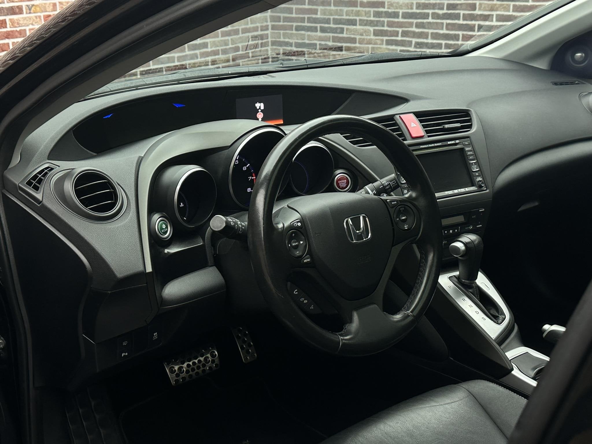 Honda Civic 1.8 Executive Automaat Trekhaak Xenon Camera Nav, Auto's, Gebruikt, Euro 6, 4 cilinders, Zwart