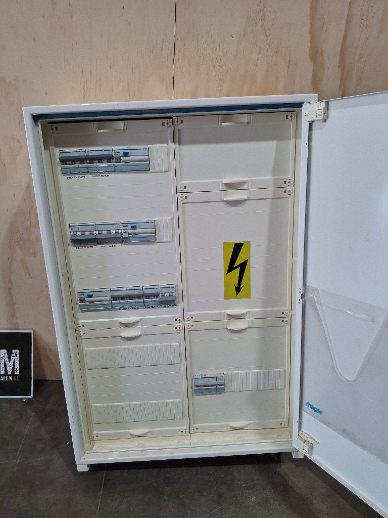 Groepenkast Hager zwaar model, Ophalen, Zo goed als nieuw, 250 mm of meer