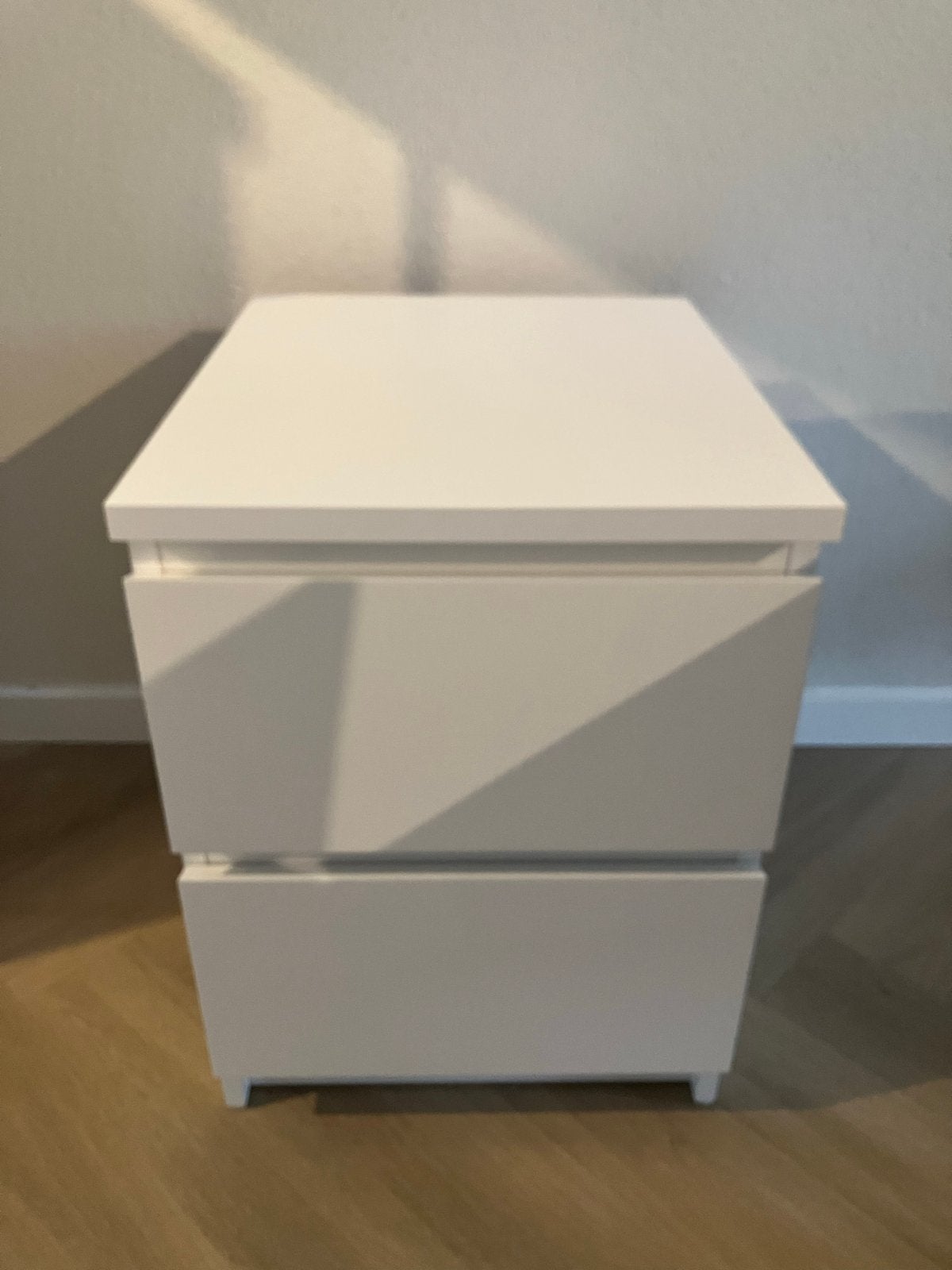 IKEA Nachtkastje met 2 lades - Wit, Huis en Inrichting, Slaapkamer | Nachtkastjes, Gebruikt, Minder dan 45 cm, Hout, 55 tot 70 cm