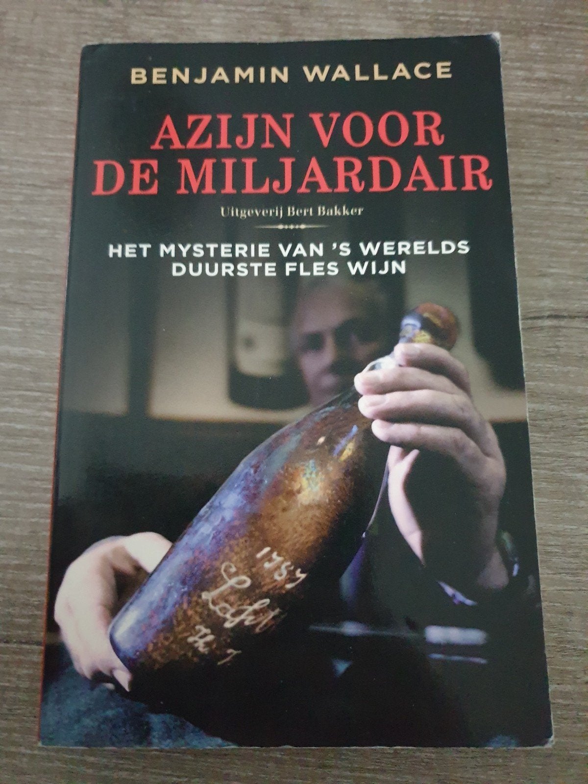 Azijn voor de Miljardair  Het Mysterie van 's Werelds Duurst, Ophalen of Verzenden, Gelezen, Benjamin Wallace, Nederland