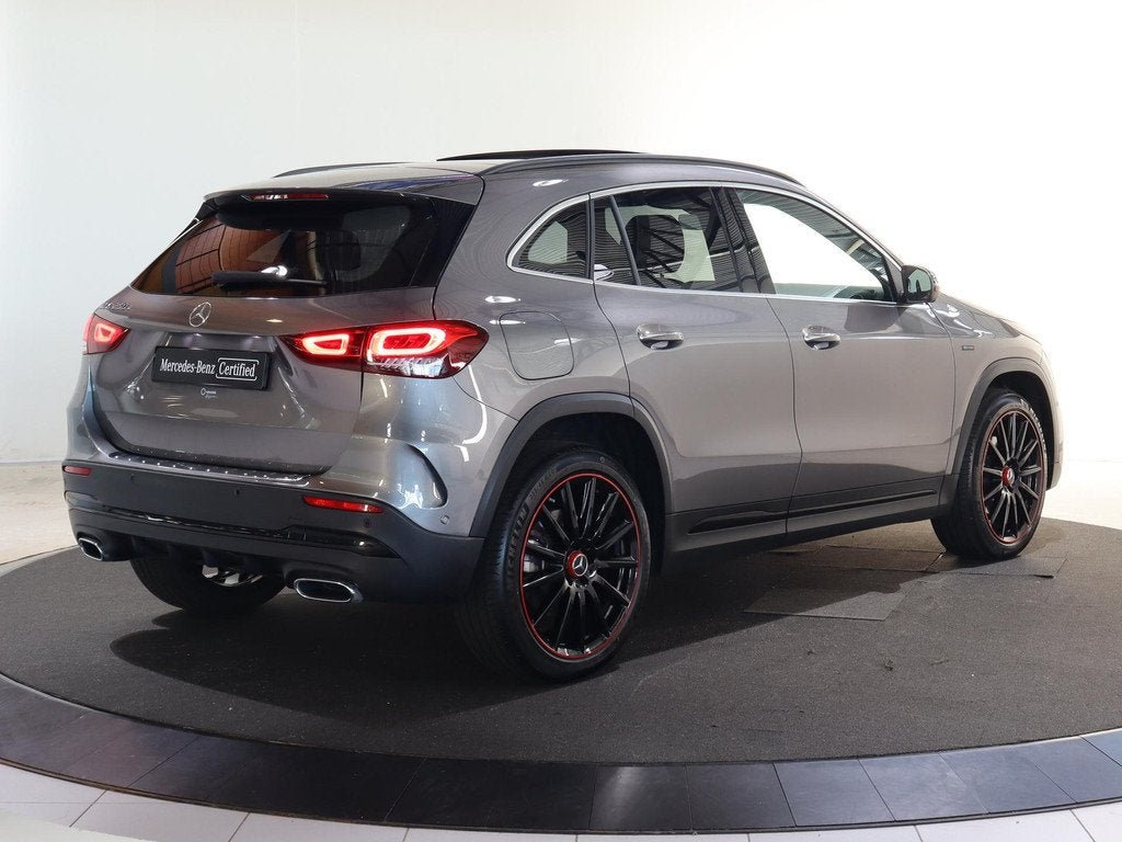 Mercedes-Benz GLA-klasse 250 e AMG Line | Premium plus | Edi, Auto's, Mercedes-Benz, 16 kWh, Leder en Stof, Hybride Elektrisch/Benzine