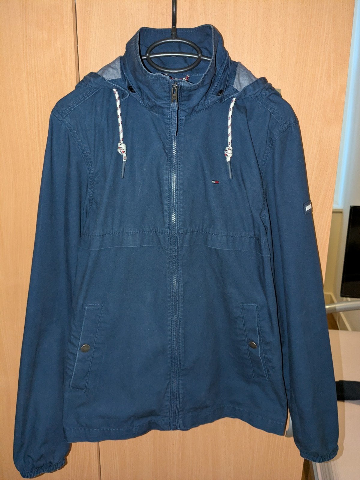 Tommy Hilfiger jas met capuchon - Maat S, Blauw, Tommy Hilfiger, Ophalen of Verzenden, Zo goed als nieuw