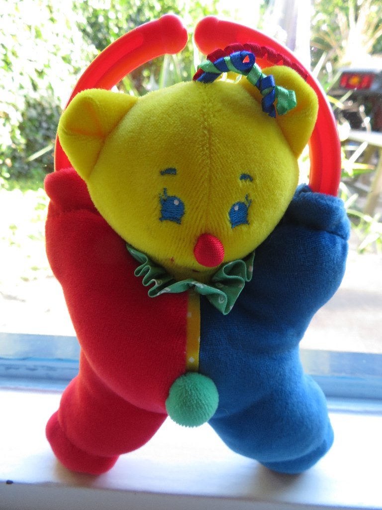 Rammelaar Beer met rode ring merk Fisher Price meet ca 20 cm, Ophalen of Verzenden, Zo goed als nieuw, Rammelaar, Met geluid