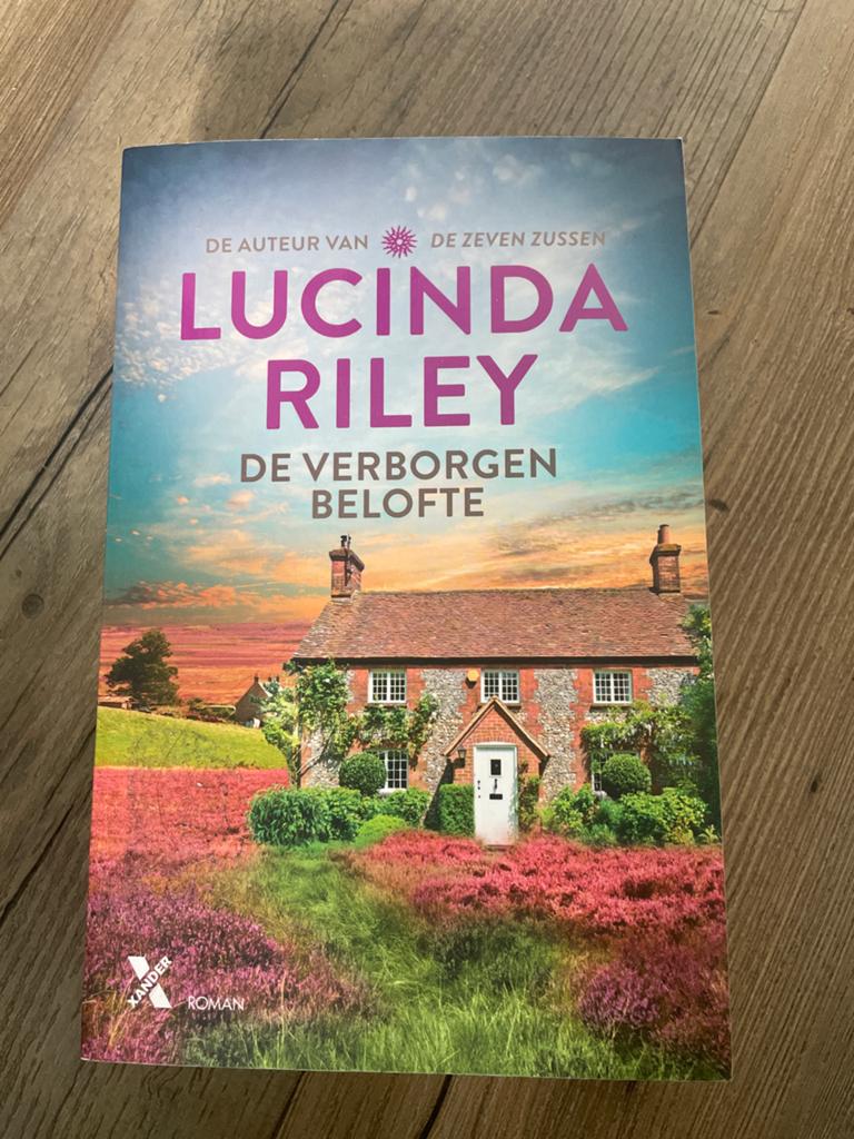 Lucinda Riley - De Verborgen Belofte (Roman), Ophalen of Verzenden, Zo goed als nieuw, Nederland