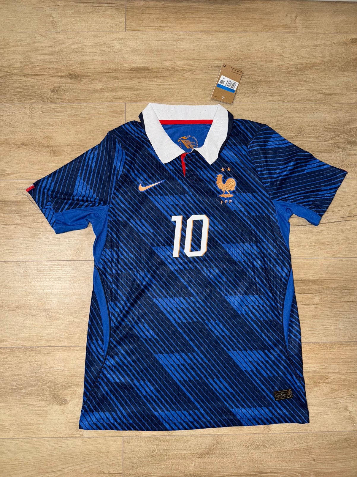 Frankrijk Thuis Wedstrijdshirt - Mbappe 10 - Maat M, Kleding | Heren, Ophalen of Verzenden, Nieuw, Rood