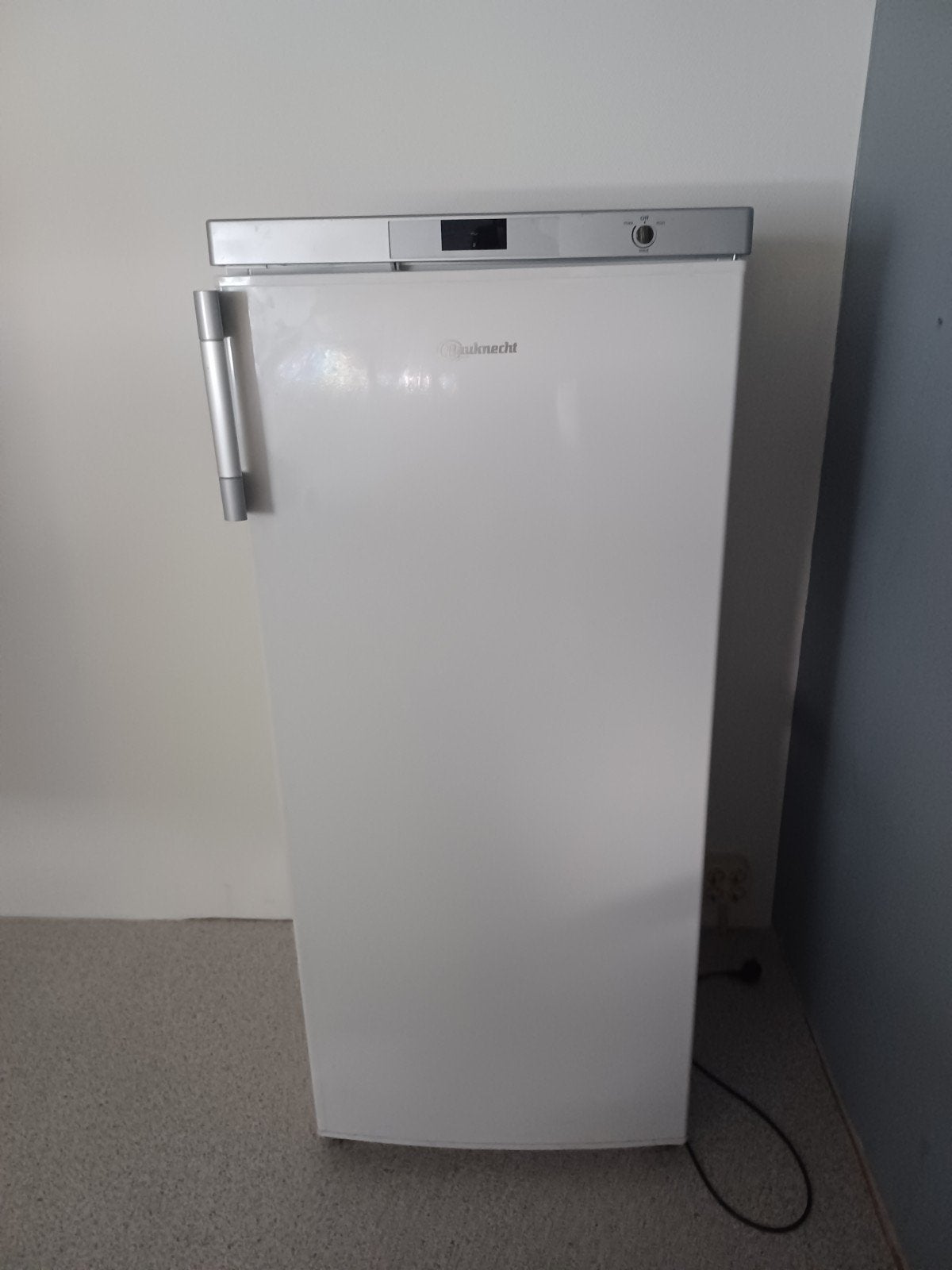 Bauknecht Koelkast - Perfect voor Workshops, Ophalen, 150 tot 200 liter, Zonder vriesvak, 120 tot 140 cm