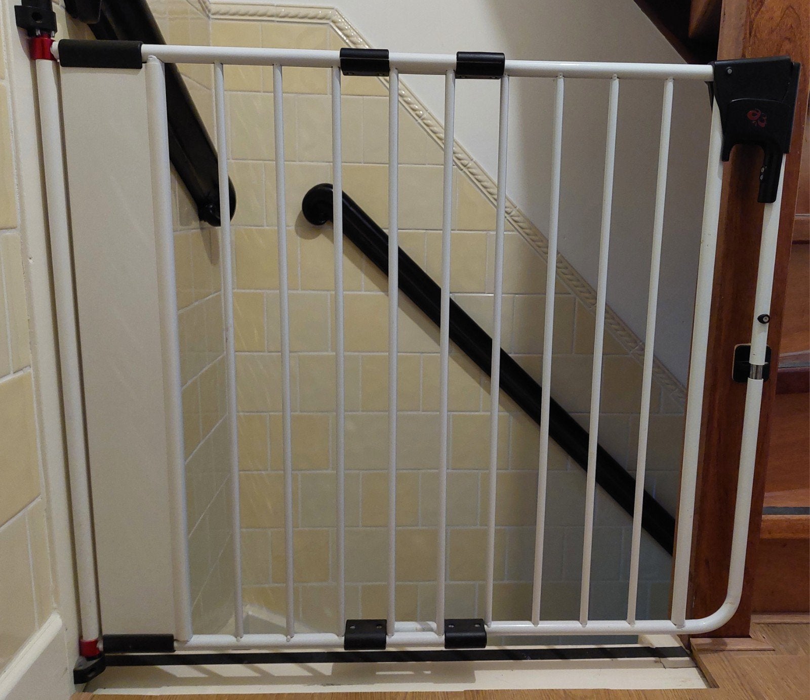 Nieuw: A3 BabyDoor Traphekje - Veiligheid voor je kin, Kinderen en Baby's, Traphekjes, Nieuw, 100 tot 115 cm, Ophalen of Verzenden