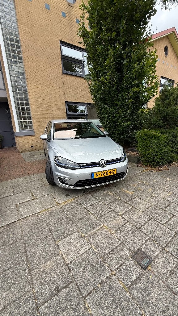 Volkswagen Golf E-golf 11.xxx KM  (als nieuw), Zwart, 35 kWh, 36 min, Elektrisch
