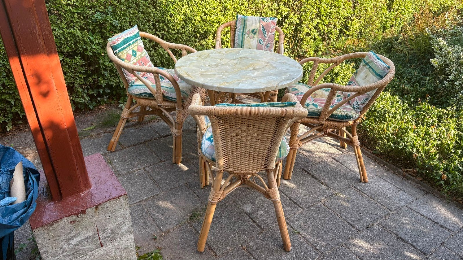 rieten tuinstoelen en kussens met ronde tafel, Tuin en Terras, Ophalen, 4 zitplaatsen, Gebruikt, Rotan