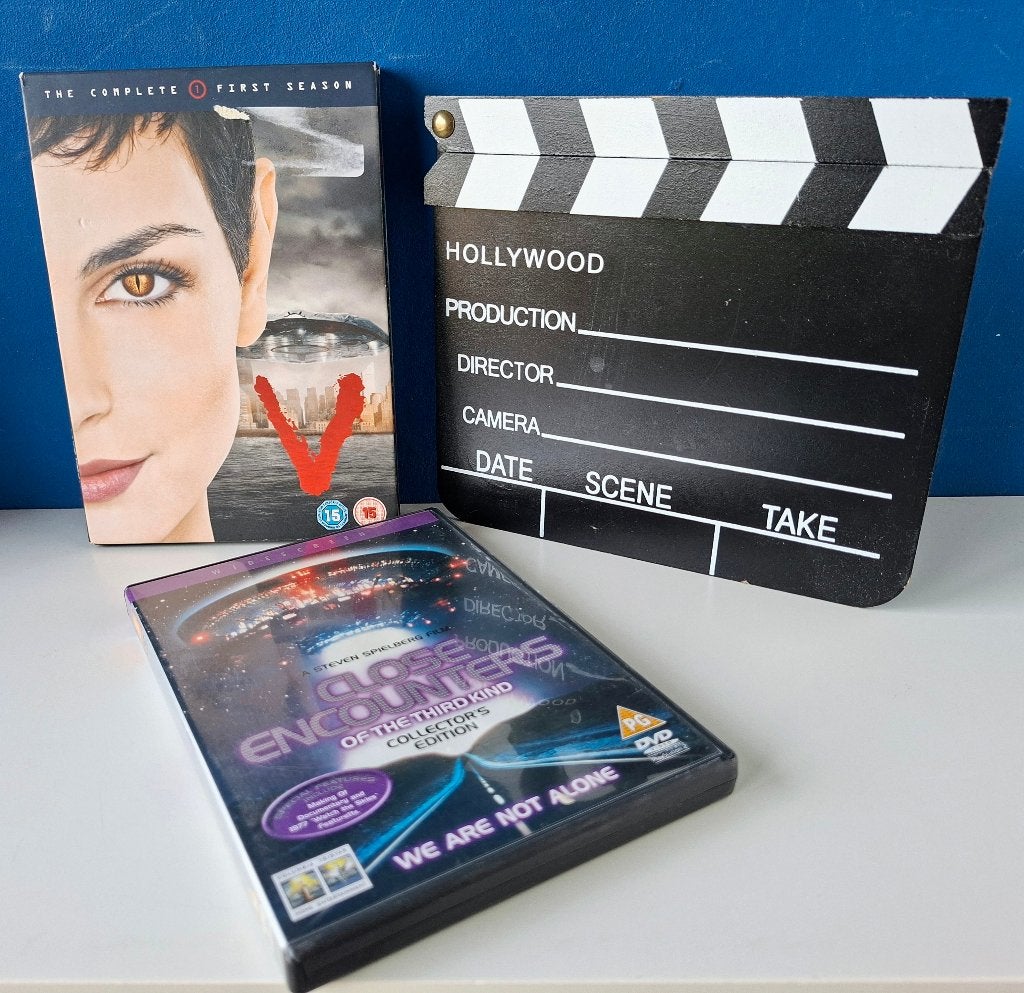 Dvdbox Season 1 'V' & Dvd Close Encounters, Alle leeftijden, Ophalen of Verzenden, Gebruikt
