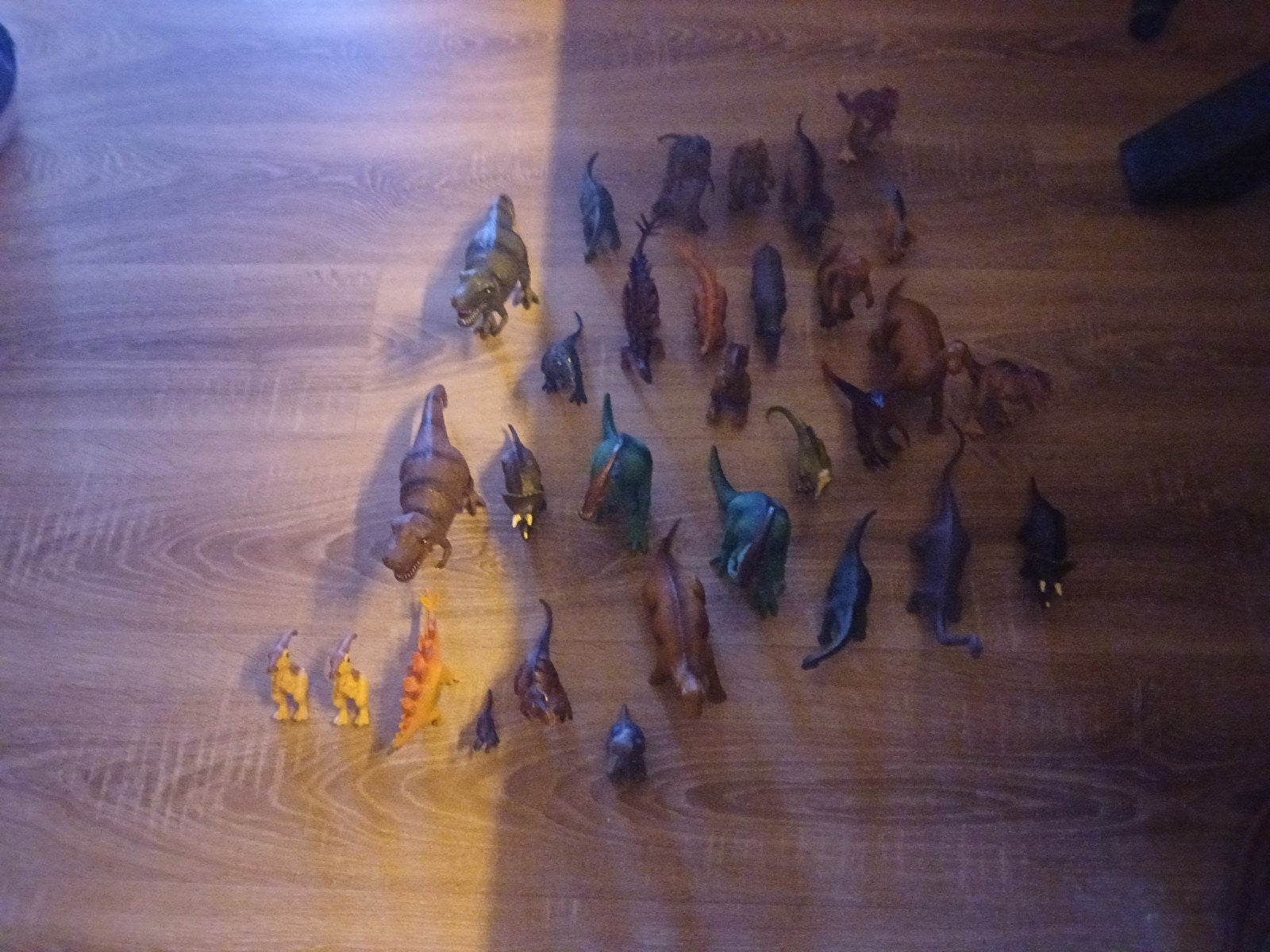 Te koop grote partij Dino s  plus Boek, Ophalen of Verzenden