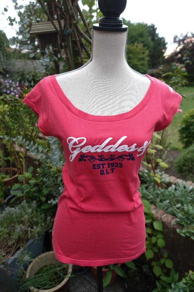 licht rode top van Geddes met wijde hals  - L (valt kleiner), Kleding | Dames, Maat 42/44 (L), Geddes, Ophalen of Verzenden, Zo goed als nieuw