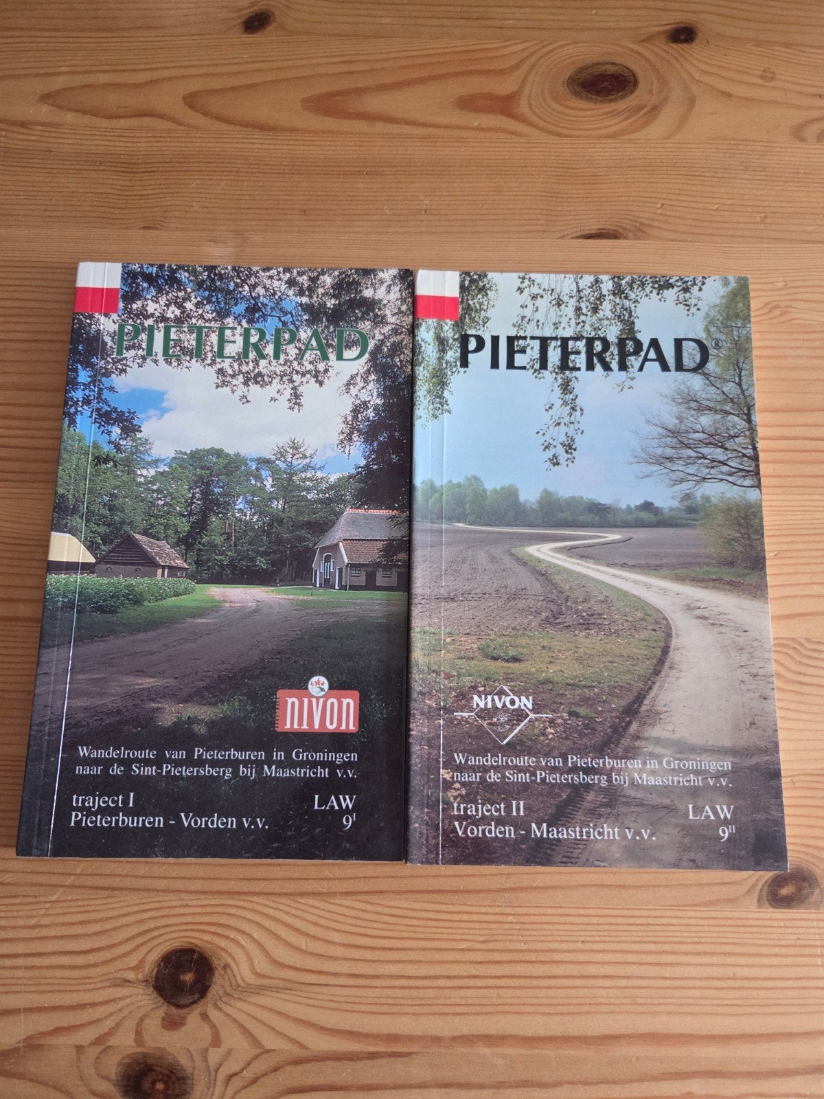 Boeken van bekende wandelpaden (LAW's en Streekpaden), Boeken, Fiets- of Wandelgids, Ophalen of Verzenden, Benelux, Gelezen