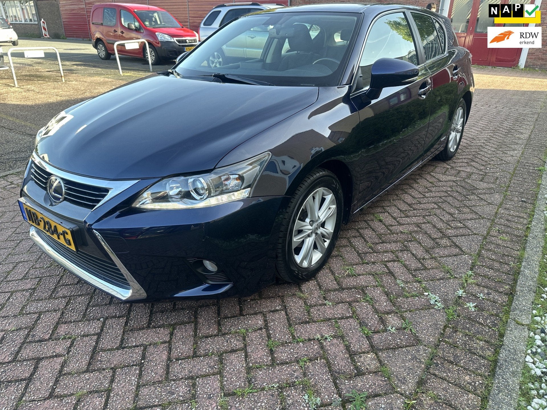 Lexus CT 200h Business Line NAVI LEER CAMERA DEALER OH NAP, Auto's, Dealer onderhouden, Gebruikt, Euro 6, 4 cilinders
