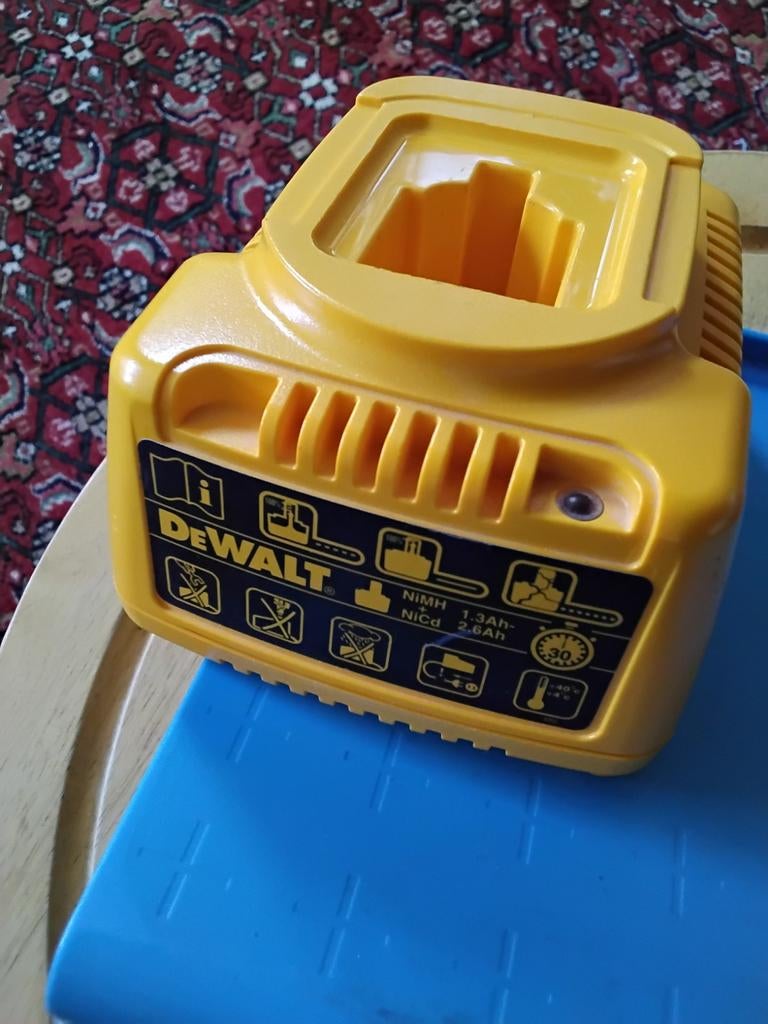 DeWalt Acculader DE9116 voor 7.2V-18V NiCd/NiMH accu's, Ophalen of Verzenden, Gebruikt