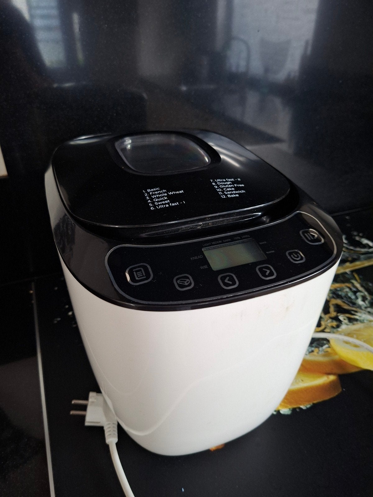 Quigg Broodbakmachine BM4-N - Wit/Zwart, Met timer, Gebruikt, Kijkvenster, 800 tot 1200 gram deeg