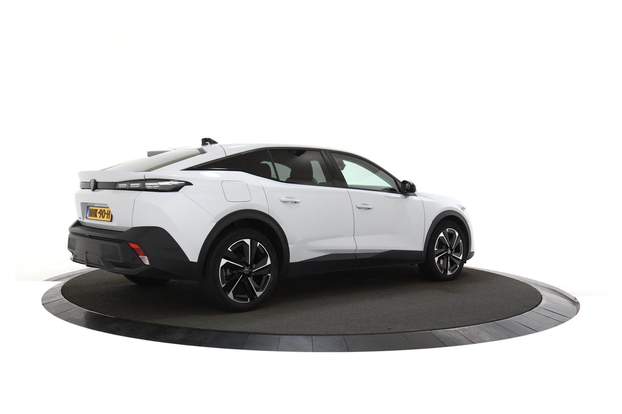 Peugeot 408 1.2 Hybrid 145 e-DCS6 Allure, Gebruikt, Euro 6, Wit, Origineel Nederlands