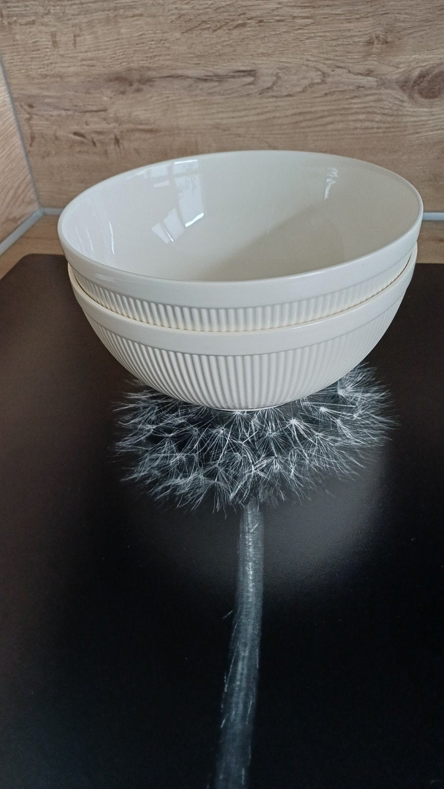 2x Wedgwood Windsor Saladeschaal - 23 cm, Huis en Inrichting, Keuken | Servies, Ophalen, Wedgwood, Porselein, Schaal of Schalen