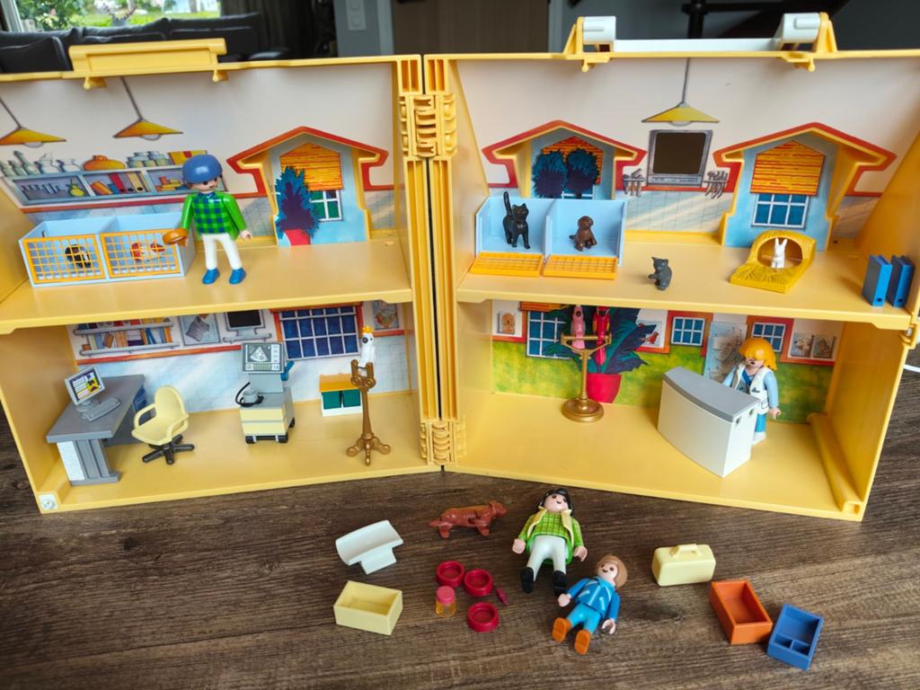 Playmobil dierenkliniek huis inklapbaar, Kinderen en Baby's, Speelgoed | Playmobil, Ophalen