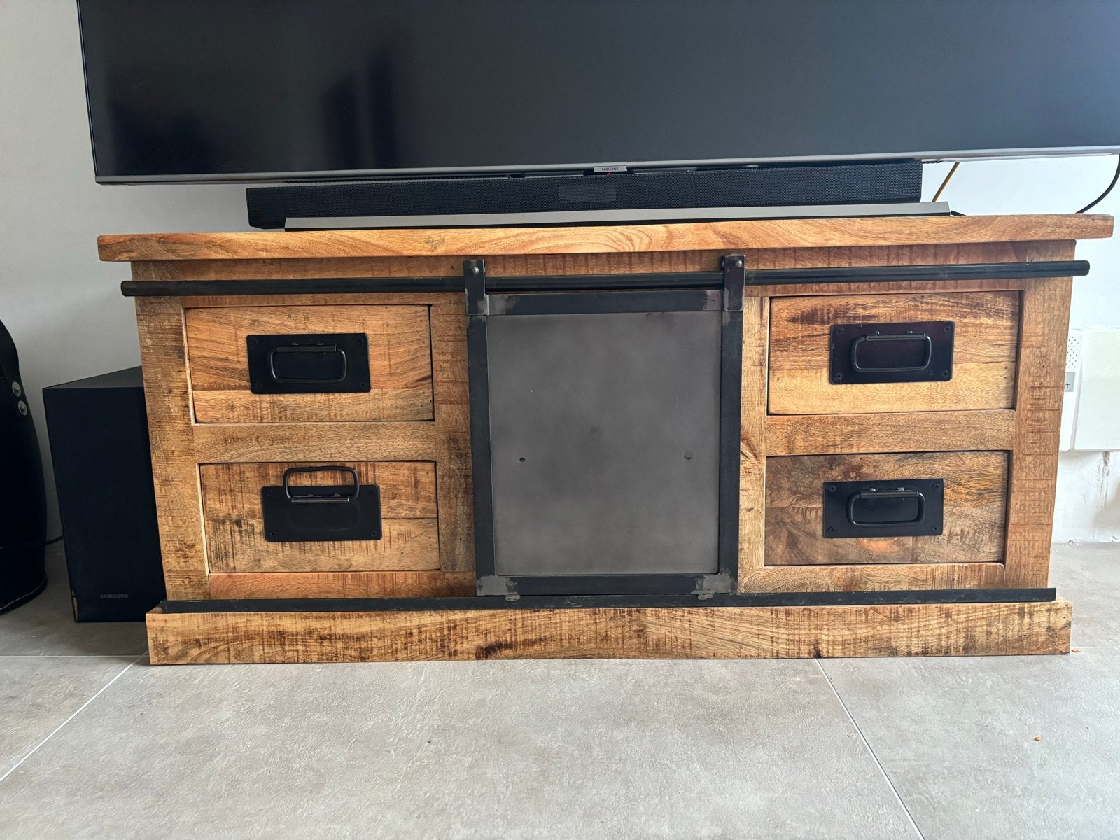Industriële TV-kast van mangohout en metaal, Ophalen, 100 tot 150 cm, Zo goed als nieuw, Minder dan 100 cm