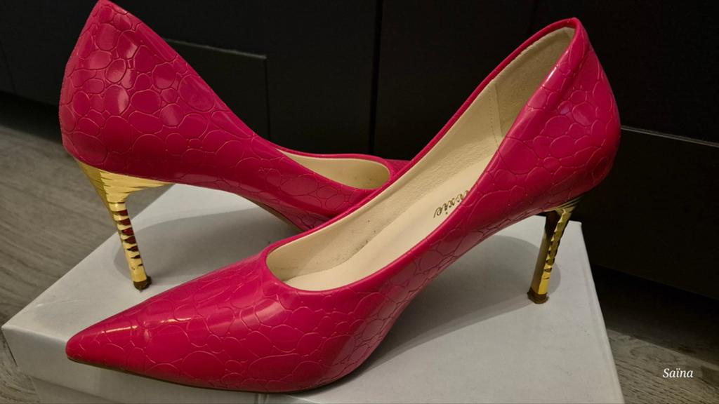 Knalroze pumps, Kleding | Dames, Schoenen, Zwart, Ophalen of Verzenden, Onbekend, Gedragen