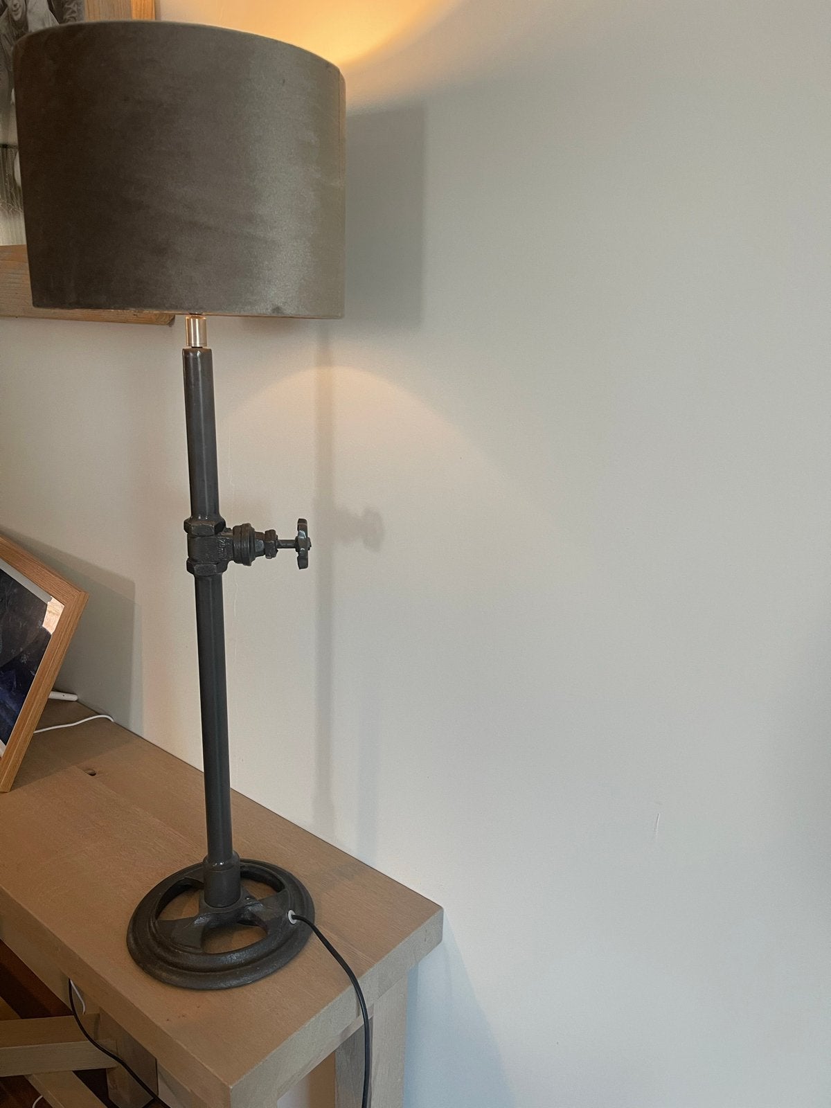 Industriële Tafellamp met Velourse Kap - beige, Huis en Inrichting, Zo goed als nieuw, Met kap, Grijs, Industrieel