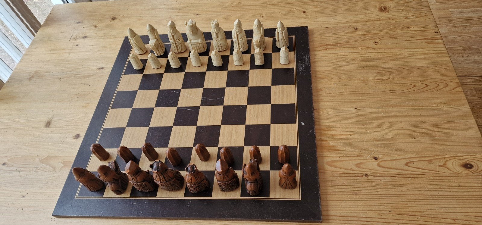 Uniek schaakspel: Lewis schaakstukken met bord, Hobby en Vrije tijd, Gezelschapsspellen | Bordspellen, Een of twee spelers, Ophalen of Verzenden