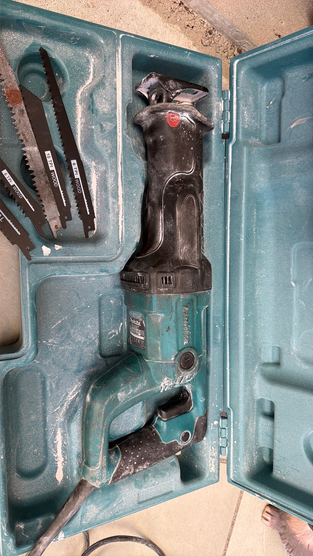 Makita reciprozaag inclusief koffer en zaagjes, Ophalen, Gebruikt, 70 mm of meer, 600 tot 1200 watt