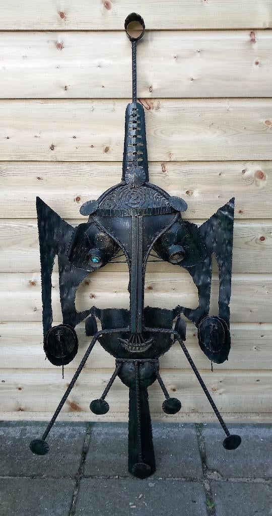 Object / wandbeeld van metaal 102 cm hoog, Antiek en Kunst, Ophalen, Metaal, Masker