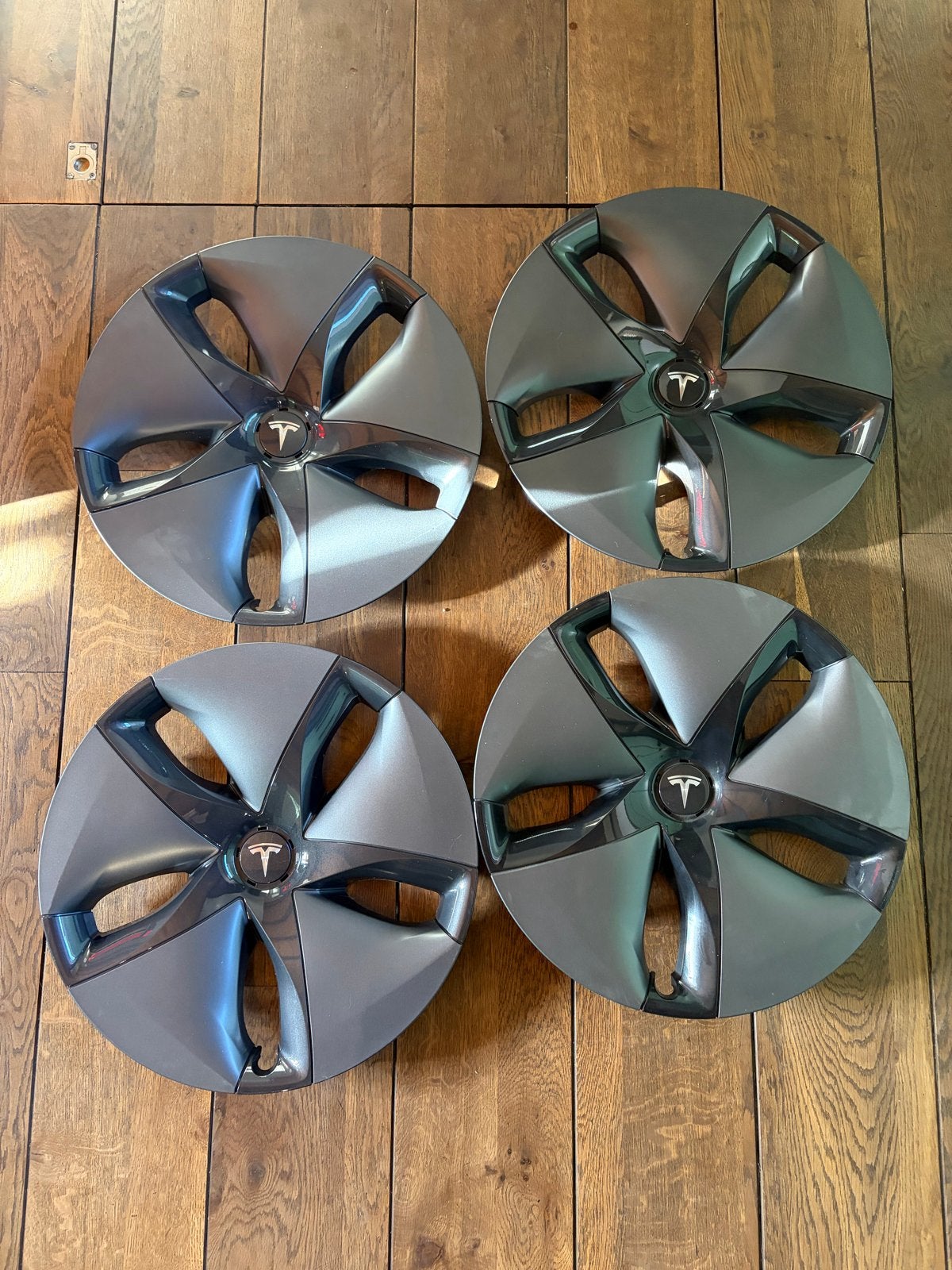 Originele Tesla Model 3 wieldoppen, Ophalen, Zo goed als nieuw
