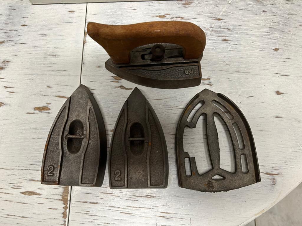 Antiek strijkijzer,, Antiek en Kunst, Curiosa en Brocante, Ophalen